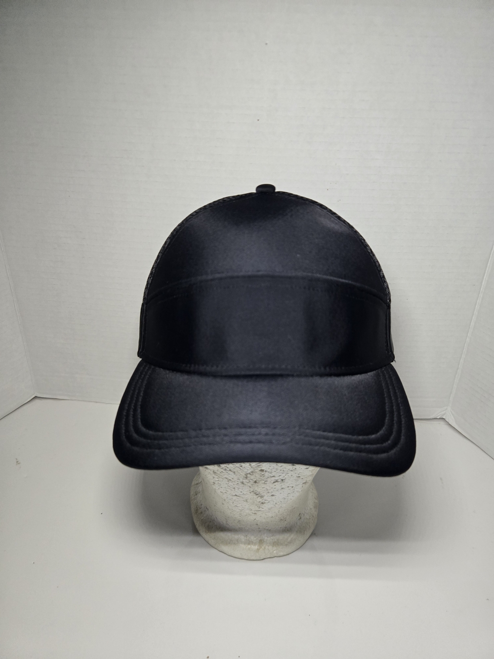 Lululemon Breathable Mens Snapback Hat.